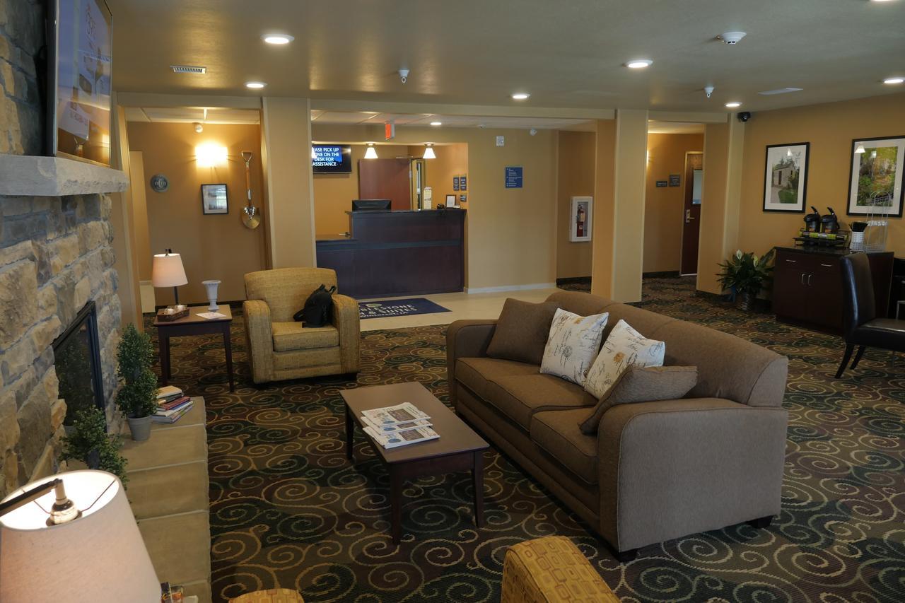 Cobblestone Inn & Suites-Winterset Buitenkant foto