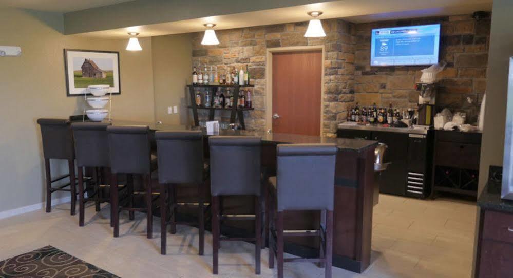Cobblestone Inn & Suites-Winterset Buitenkant foto
